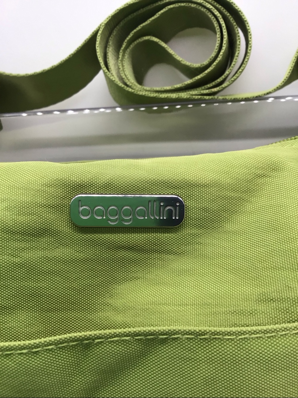 Baggallini Lime Green Nylon Shoulder Bag - Picture 3 of 11